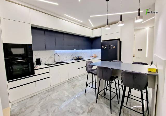 Երեք հարկանի թաունհաուզ, Դուրյան թաղամաս Ավանում, 330 ք.մ., 3+ սանհանգույց