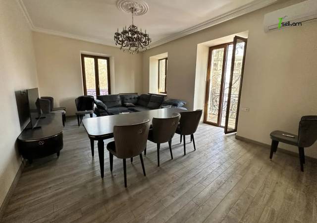 2 սենյականոց բնակարան Մեսրոպ Մաշտոցի պողոտայում, 90 ք.մ., բարձր առաստաղներ, նախավերջին հարկ