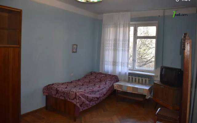 5 սենյականոց բնակարան Վահրամ Փափազյան փողոցում, 85 քմ, 2/5 հարկ, 2 սանհանգույց, քարե շենք