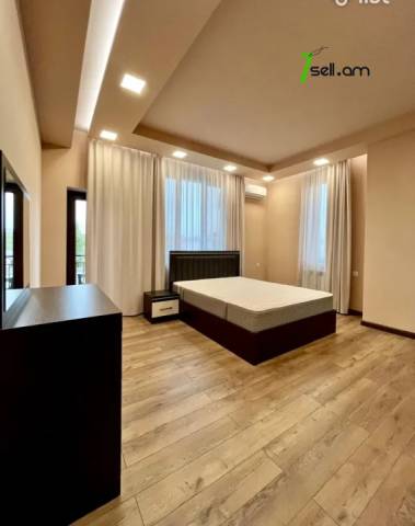 Երկու հարկանի տուն Էզրաս Հասրաթյան փողոցում Քանաքեռ Զեյթունում, 300 ք.մ., 3+ սանհանգույց