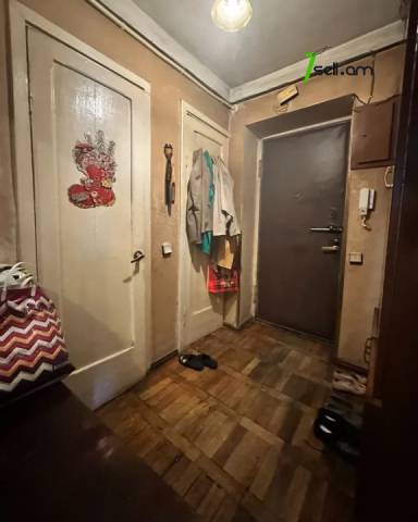 3 սենյականոց բնակարան Խորենացու փողոցում, 81 ք.մ., 3/5 հարկ, քարե շենք