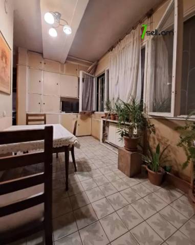 4 սենյականոց բնակարան Դերենիկ Դեմիրճյանի փողոցում, 130 ք.մ., 2 սանհանգույց, բարձր առաստաղներ