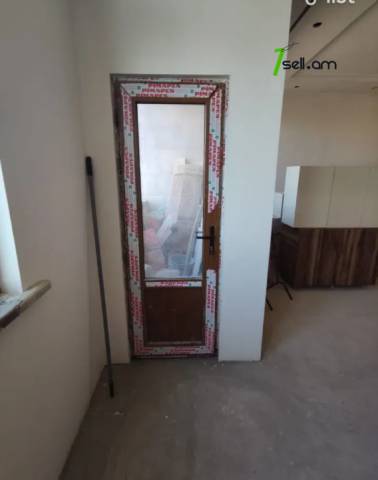 3 սենյականոց բնակարան նորակառույց շենքում Բագրևանդի փողոցում, 75 ք.մ., բարձր առաստաղներ