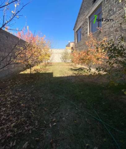 Երկու հարկանի քարե տուն Բագրևանդի փողոցում Նոր Նորքում, 800 ք.մ., 3+ սանհանգույց, եվրովերանորոգված