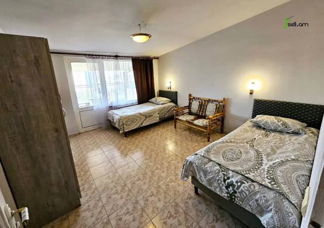 4 սենյականոց բնակարան Երվանդ Քոչարի փողոցում, 100 ք.մ., 2 սանհանգույց, նախավերջին հարկ