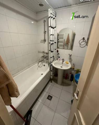 3 սենյականոց բնակարան Ազատության պողոտայում, 67 քմ, նախավերջին հարկ, բարձր առաստաղներ