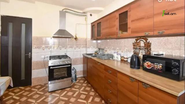 3 սենյականոց բնակարան Հրաչյա Աճառյան փողոցում, 77 քմ, նախավերջին հարկ, կապիտալ վերանորոգված