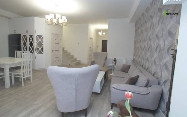 Երեք հարկանի թաունհաուզ Անաստաս Միկոյանի փողոցում Դավիթաշենում, 250 ք.մ., 2 սանհանգույց