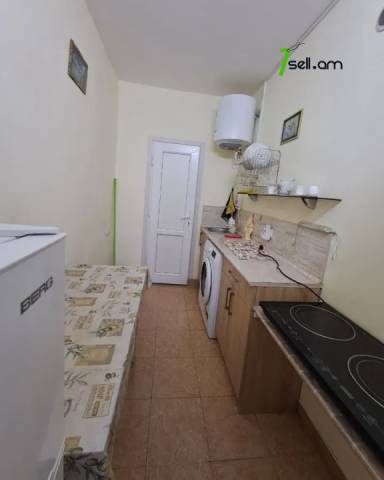 Ընդարձակ 1 սենյականոց բնակարան Թումանյան փողոցում, 52 քմ, կապիտալ վերանորոգված