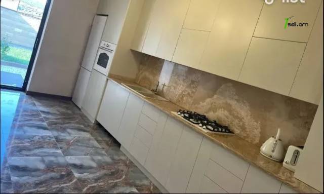 Երեք հարկանի թաունհաուզ, Աջափնյակ Գ-1 Աջափնյակում, 482 ք.մ., 2 սանհանգույց, կապիտալ վերանորոգված
