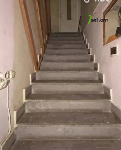 Բազմաֆունկցիոնալ գույք Չարենցի փողոցում կենտրոնում, 282 ք.մ.