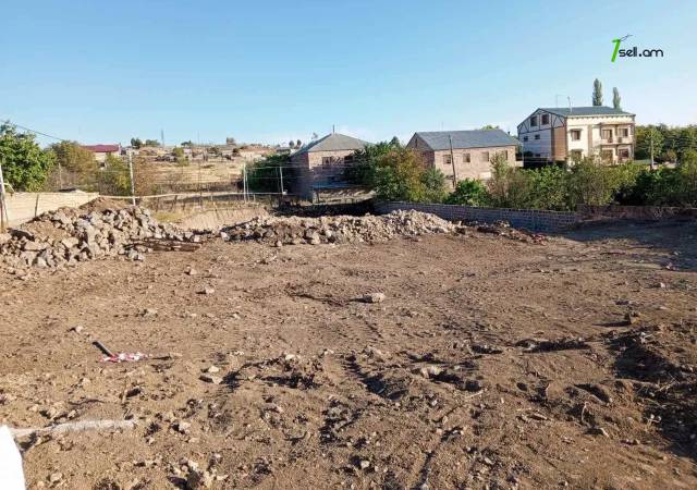 Հողատարածք բնակելի շինությունների համար Պտղնիում, 800 քմ