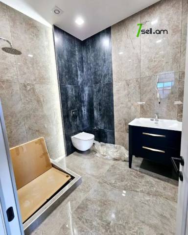 Երկու հարկանի տուն Ամառանոցային փողոցում Ձորաղբյուրում, 2600 ք.մ., 3+ սանհանգույց