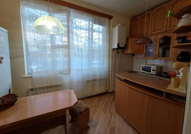 2 սենյականոց բնակարան Կոմիտասի պողոտայում, 55 ք.մ., 1/5 հարկ, կապիտալ վերանորոգված, քարե շենք