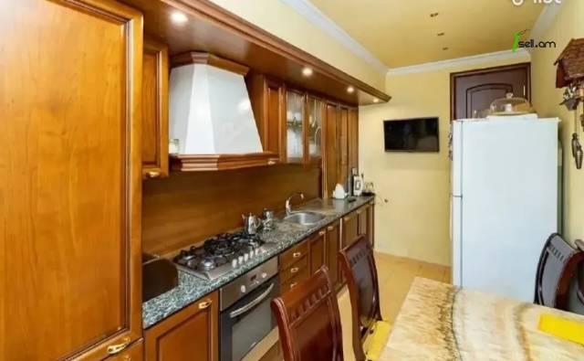 4 սենյականոց բնակարան Մոսկովյան փողոցում, 150 ք.մ., 2/8 հարկ, 2 սանհանգույց, եվրովերանորոգված