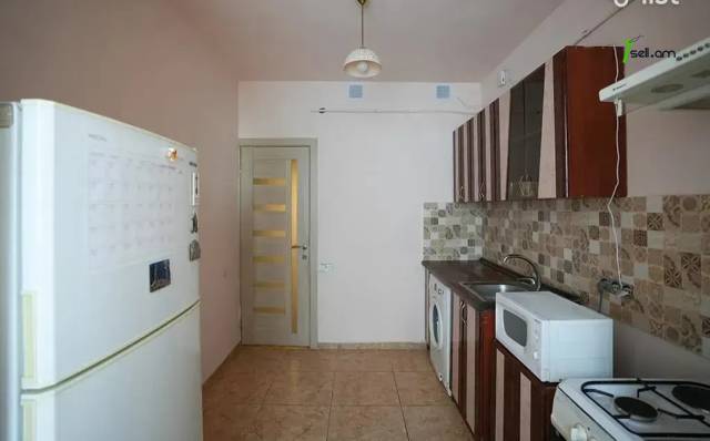 4 սենյականոց բնակարան Գալշոյան փողոցում, 74 քմ, եվրովերանորոգված, քարե շենք