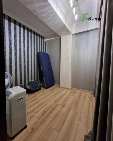 3 սենյականոց բնակարան նորակառույց շենքում Սերո Խանզադյան փողոցում, 117 ք.մ., 2 սանհանգույց