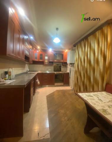 4 սենյականոց բնակարան Լվովյան փողոցում, 130 քմ, 1/5 հարկ, կոսմետիկ վերանորոգում, քարե շենք