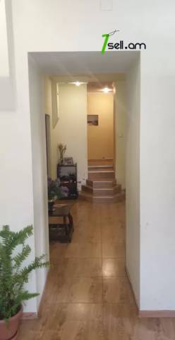 Բազմաֆունկցիոնալ գույք Լեոյի փողոցում կենտրոնում, 540 ք.մ.