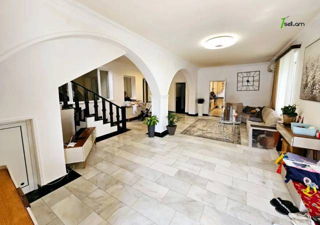 Երկու հարկանի քարե տուն Քանաքեռ Զեյթունում, 1600 ք.մ., 3+ սանհանգույց, կապիտալ վերանորոգված