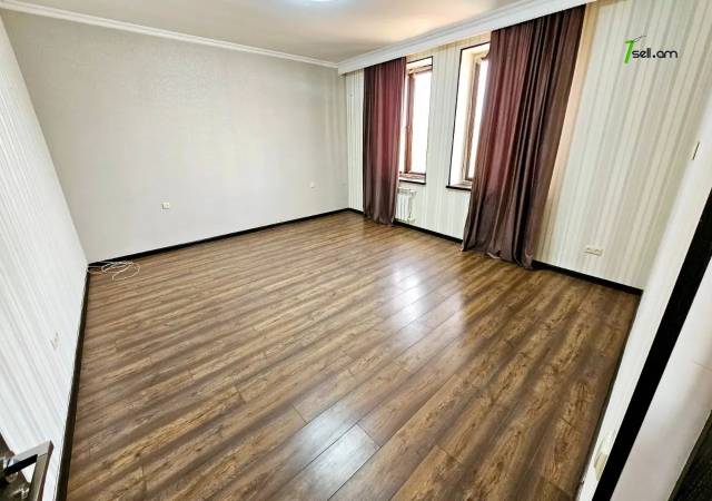 Բազմաֆունկցիոնալ գույք Մելքումովի փողոցում Աջափնյակում, 600 ք.մ.