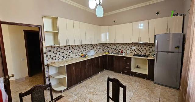 Երկու հարկանի քարե տուն Սիլիկյանի 5-րդ փողոցում Աջափնյակում, 3000 քմ, 2 սանհանգույց, մեծ հողամաս