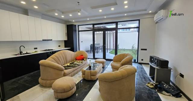 Երեք հարկանի քարե թաունհաուզ Նվեր Սաֆարյան փողոցում Ավանում, 351 ք.մ., 3+ սանհանգույց