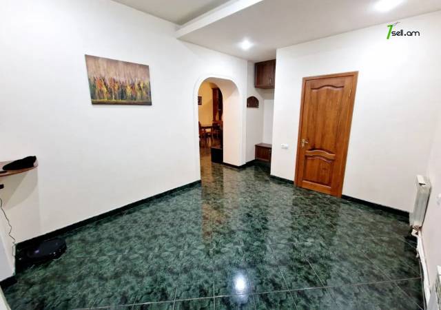 Մեկ հարկանի քարե տուն Սեվաստոպոլյան փողոցում Արաբկիրում, 450 քմ, 2 սանհանգույց, կապիտալ վերանորոգված