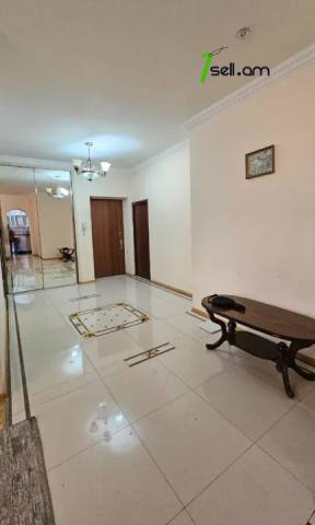 3 սենյականոց բնակարան Մեսրոպ Մաշտոցի պողոտայում, 100 ք.մ., 3/5 հարկ, կապիտալ վերանորոգված, քարե շենք