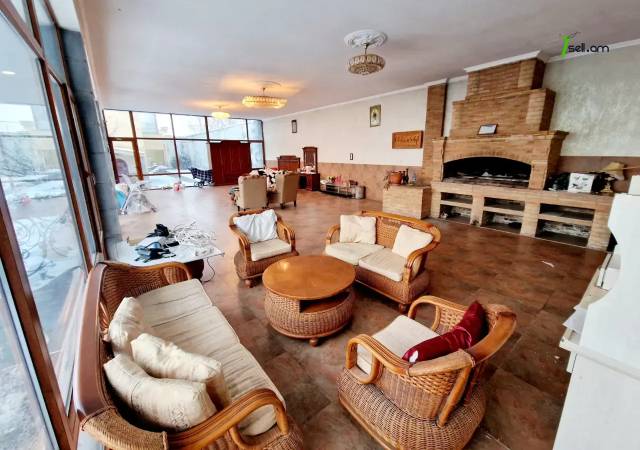 Երկու հարկանի քարե տուն, Դուրյան թաղամաս Ավանում, 2400 ք.մ., 3+ սանհանգույց, մեծ հողամաս