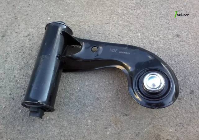 Mercedes Benz W202 Դիմացի վերևի ռագատկա, Рычаг передний верхний