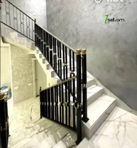 Երկու հարկանի տուն Խաչատուր Աբովյանի 4-րդ փողոցում Ավանում, 200 քմ, 2 սանհանգույց