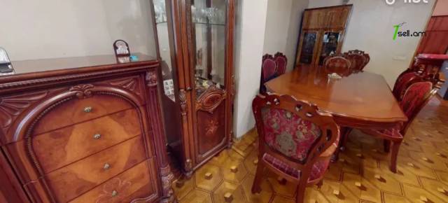 3 սենյականոց բնակարան Պարոնյան փողոցում, 95 ք.մ., 2/4 հարկ, կոսմետիկ վերանորոգում, քարե շենք