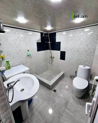 4 սենյականոց բնակարան Երվանդ Քոչարի փողոցում, 100 ք.մ., 2 սանհանգույց, նախավերջին հարկ