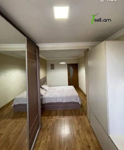 4 սենյականոց բնակարան, Աթոյան փողոցի նրբանցք, 93 ք.մ., 3/5 հարկ, կապիտալ վերանորոգված, քարե շենք