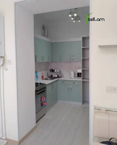 3 սենյականոց բնակարան Սայաթ-Նովայի պողոտայում, 70 ք.մ., 3/5 հարկ, եվրովերանորոգված, քարե շենք