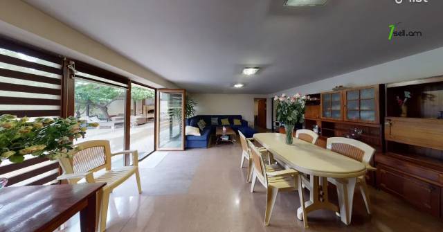 Երեք հարկանի քարե տուն Ջրվեժում, 570 քմ, 2 սանհանգույց, եվրովերանորոգված