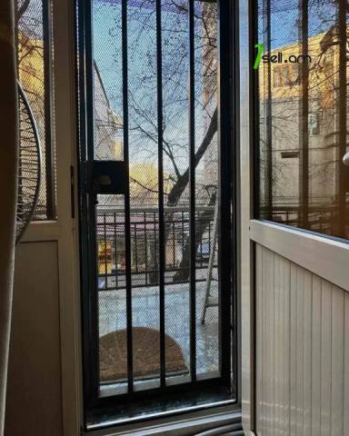 4 սենյականոց բնակարան Աղայան փողոցում, 125 ք.մ., 2 սանհանգույց, բարձր առաստաղներ, 2/5 հարկ