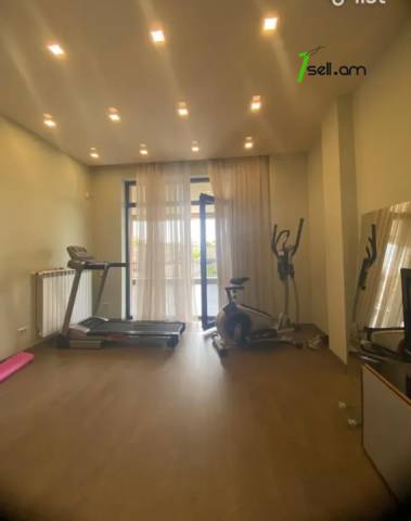 Երեք հարկանի տուն Մարշալ Բաբաջանյան փողոցում Ավանում, 715 քմ, 3+ սանհանգույց