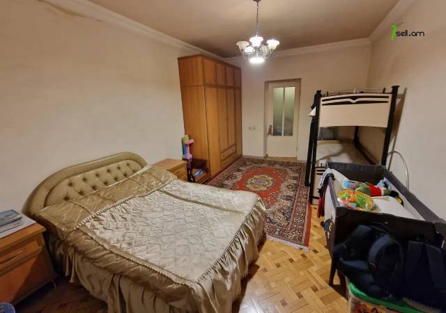 3 սենյականոց բնակարան Ամիրյան փողոցում, 77 ք.մ., կոսմետիկ վերանորոգում, քարե շենք