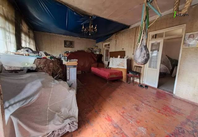 Երկու հարկանի քարե տուն Պարույր Սևակի փողոցում Քանաքեռ Զեյթունում, 320 ք.մ.