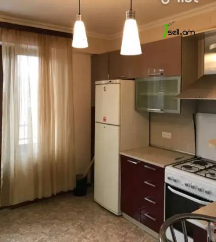 2 սենյականոց բնակարան Աբովյան փողոցում, 41 ք.մ., նախավերջին հարկ, եվրովերանորոգված, քարե շենք