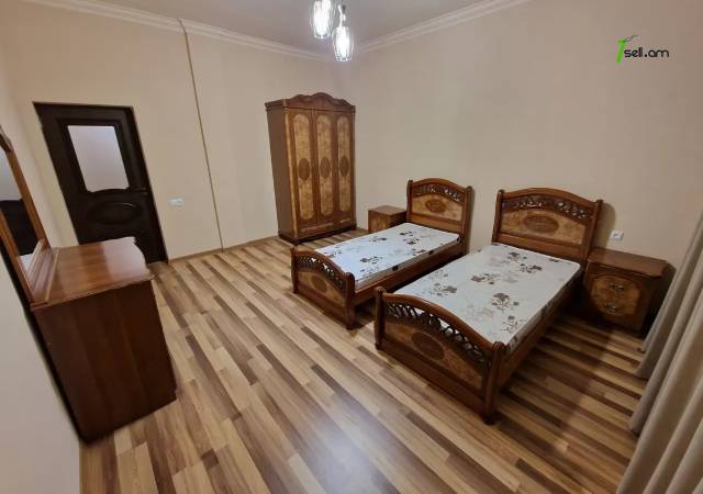 Երկու հարկանի քարե տուն Եղիազարյան փողոցում Աջափնյակում, 350 ք.մ., եվրովերանորոգված