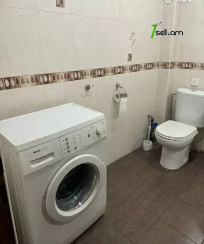 4 սենյականոց բնակարան Ազատության պողոտայում, 109 ք.մ., 2/5 հարկ, կապիտալ վերանորոգված, քարե շենք