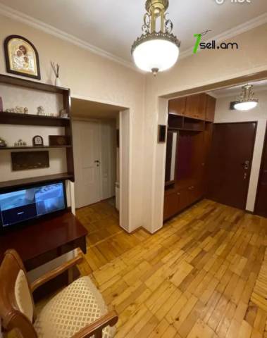 4 սենյականոց բնակարան, Սայաթ-Նովա թաղամաս, 100 քմ, 1/9 հարկ, 2 սանհանգույց, կոսմետիկ վերանորոգում