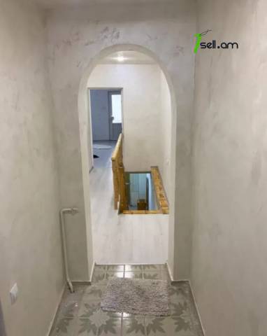 Երկու հարկանի քարե տուն Դավիթ Բեկի փողոցում Էրեբունիում, 200 ք.մ., եվրովերանորոգված