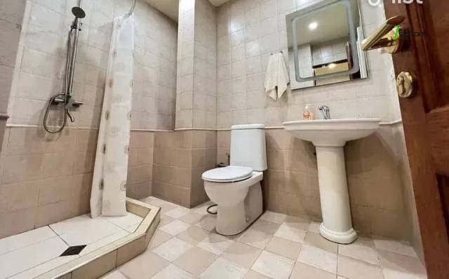 3 սենյականոց բնակարան նորակառույց շենքում Աբովյան փողոցում, 67 ք.մ., բարձր առաստաղներ