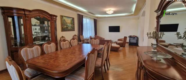 Երկու հարկանի քարե տուն Աջափնյակում, 360 ք.մ., 3+ սանհանգույց, եվրովերանորոգված