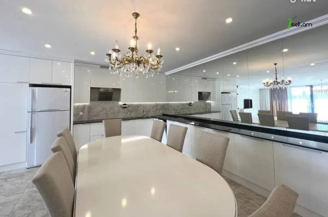 Ընդարձակ 4 սենյականոց բնակարան նորակառույց շենքում Վարդանանց փողոցում, 206 քմ, 20/23 հարկ