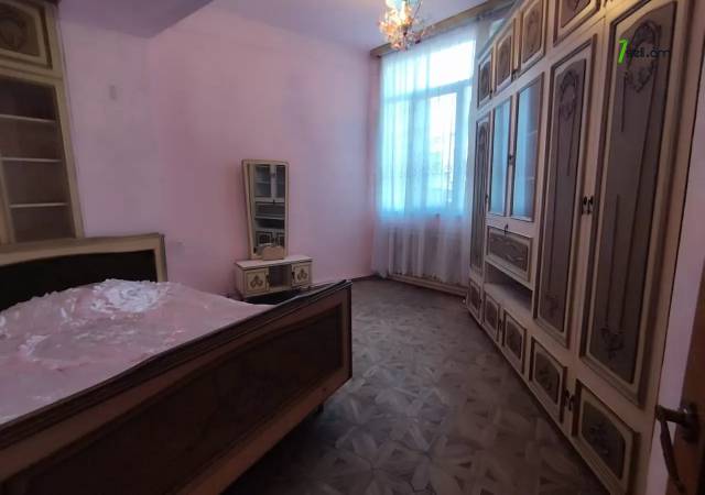 4 սենյականոց բնակարան Խանջյան փողոցում, 88 ք.մ., 2 սանհանգույց, նախավերջին հարկ